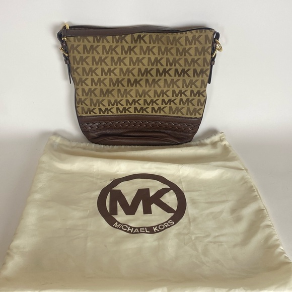 Michael Kors Handbags - Michael Kors Bucket Hand Bag.